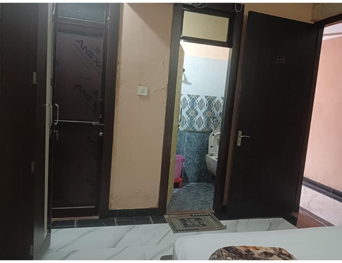 Shivam Hotel, Gorakhpur Esterno foto
